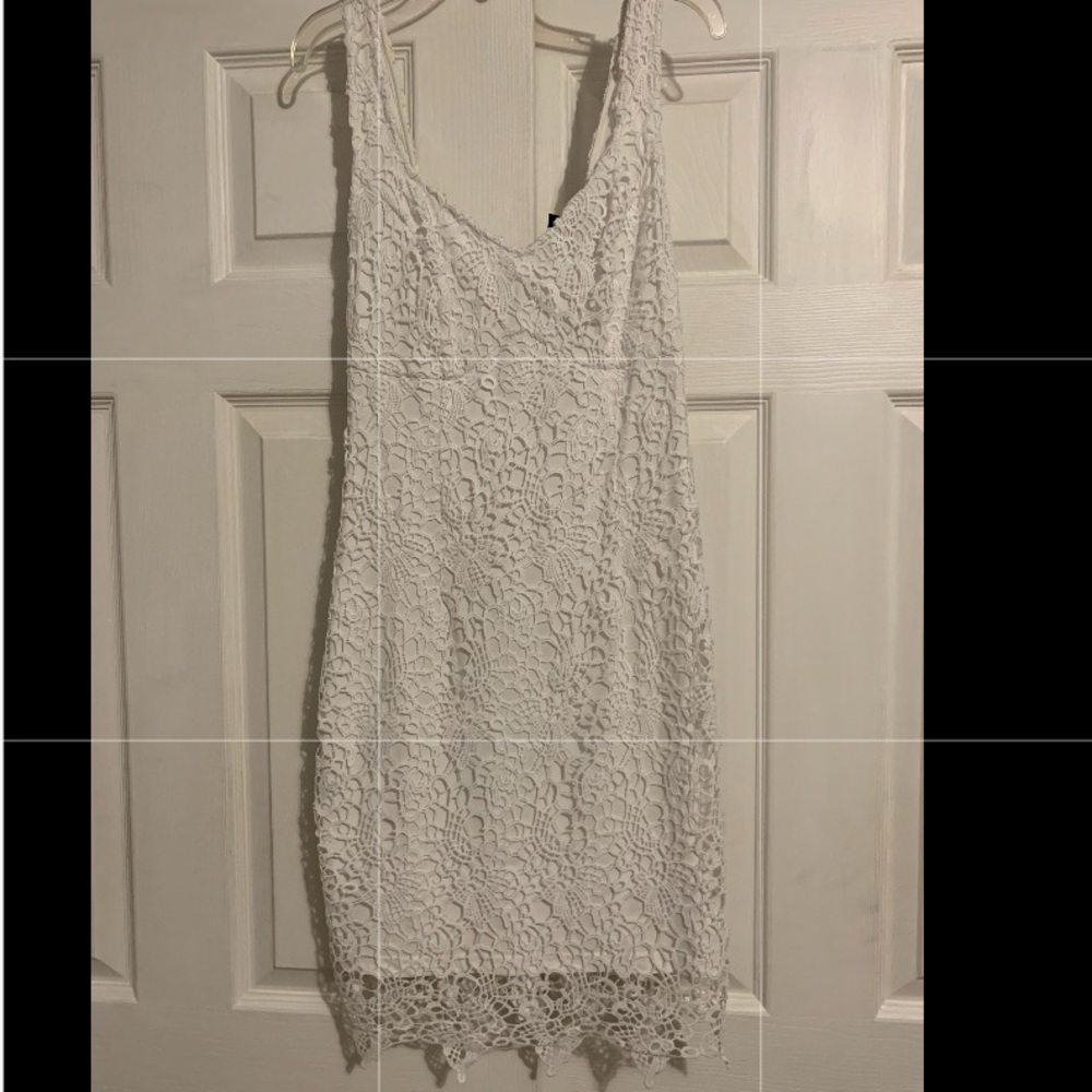 White fitted dress GUESS